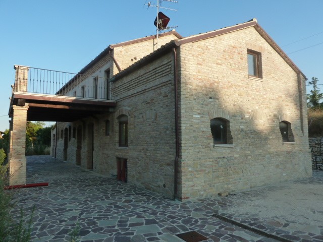 Casa Indipendente in Vendita a Acquaviva Picena, 280 m²