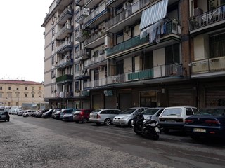 Negozio in Affitto a Napoli, 870€, 85 m²