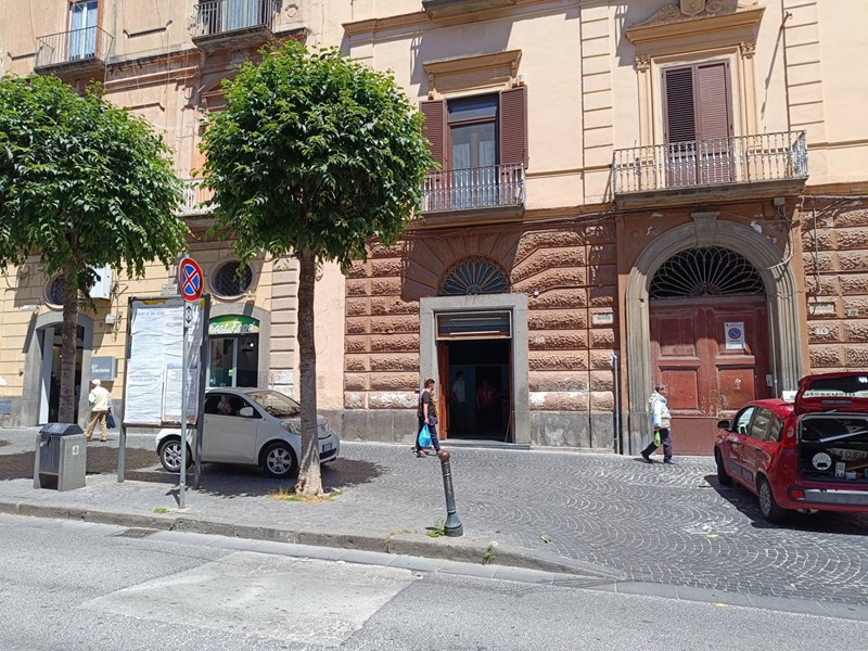 Negozio in Affitto a Torre Annunziata, 1'200€, 78 m²