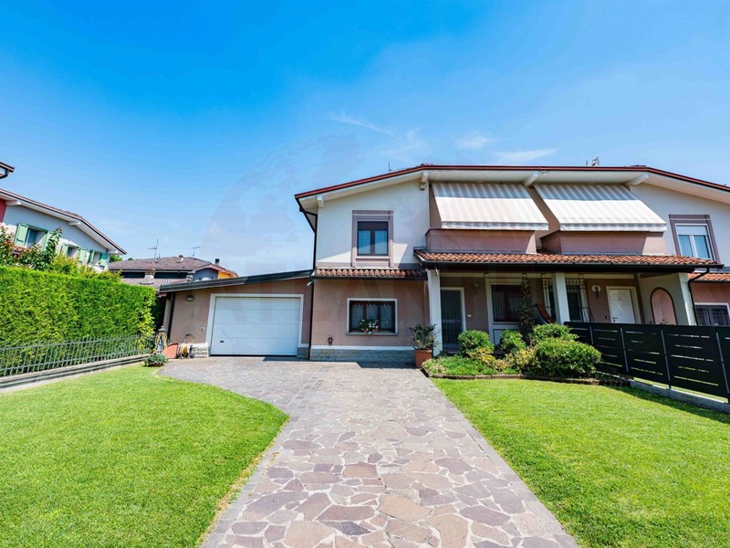 Villetta a schiera in Vendita a Castel Mella, 308'000€, 170 m²
