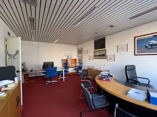 Ufficio in Vendita a Gallarate, 120'000€, 100 m²