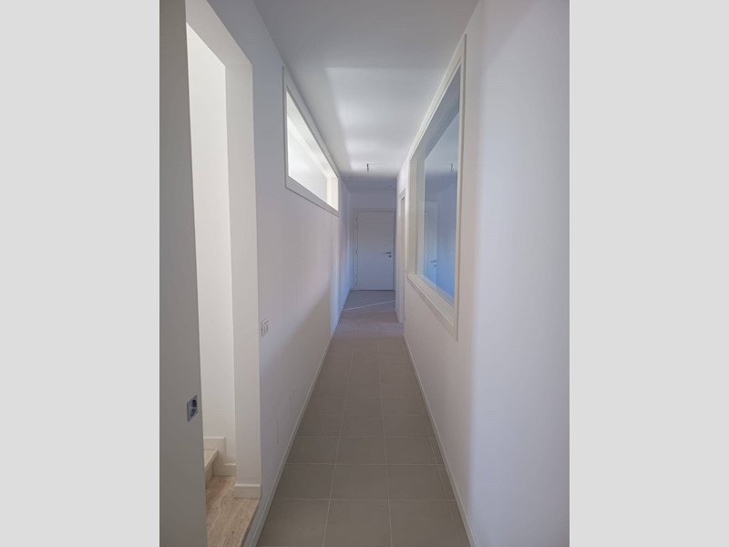 Ufficio in Affitto a Pesaro, 750€, 120 m²