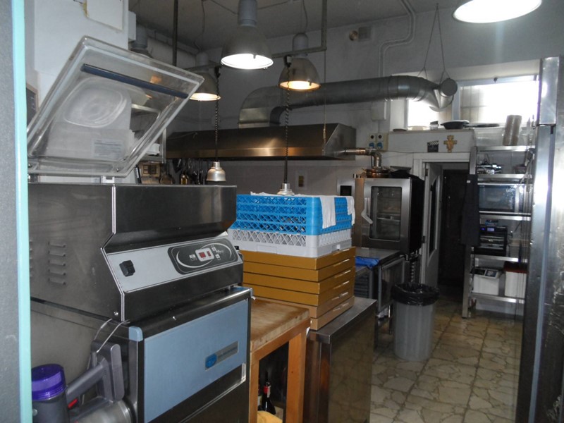 Attività commerciale in Vendita a San Benedetto del Tronto, 100'000€, 100 m², con Box