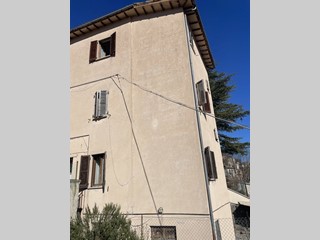 Appartamento in Vendita a Cerreto di Spoleto, 49'000€, 110 m²