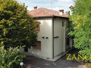 Villa in Vendita a San Lorenzo Isontino, 298'000€, 377 m², con Box