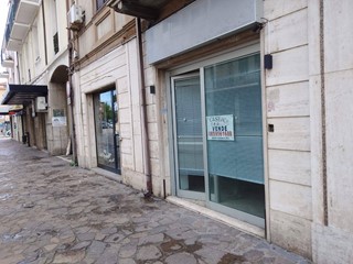Immobile commerciale in Vendita a Giulianova, 70'000€, 40 m²