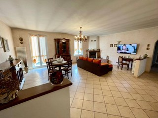 Casa Indipendente in Vendita a Alessandria, 220'000€, 150 m²