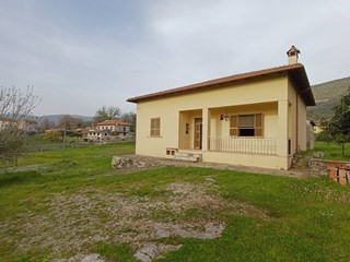 Casa Indipendente in Vendita a Amaseno, 215'000€, 135 m²