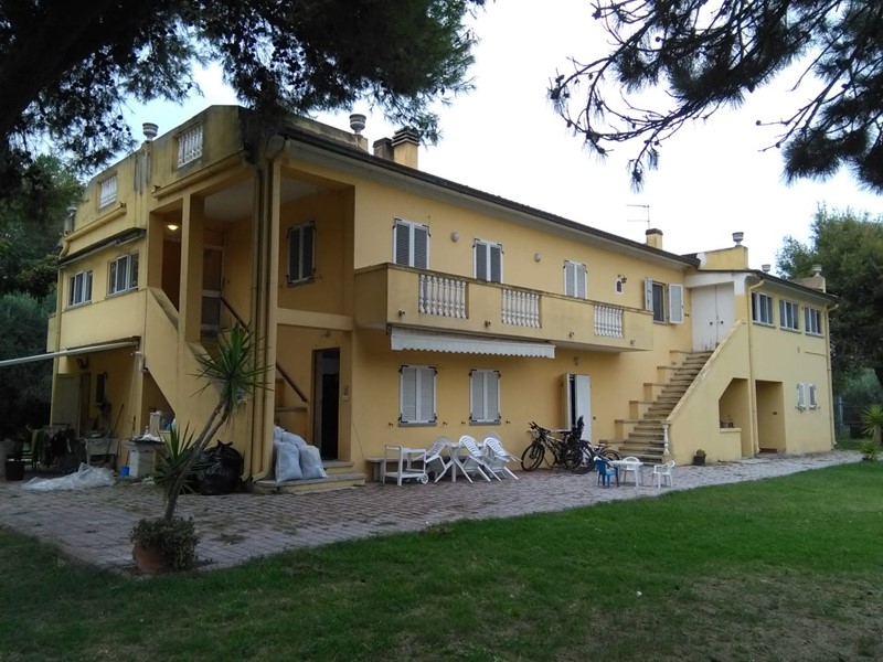 Villa in Vendita a Giulianova, 260'000€, 516 m²