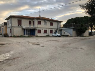 Capannone in Vendita a Corropoli, 427'000€, 1632 m²