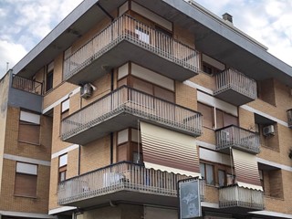 Immobile commerciale in Vendita a Teramo, 155'000€, 79 m²