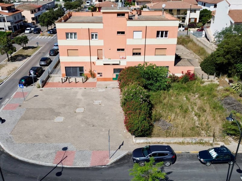 Immobile commerciale in Affitto a Olbia, 3'600€, 300 m²