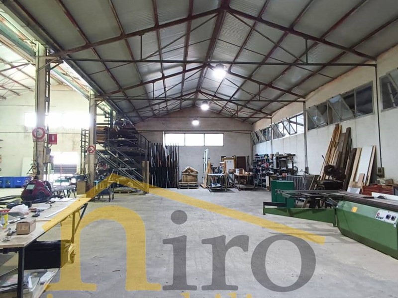 Capannone in Vendita a San Giovanni Teatino, 365'000€, 1400 m²