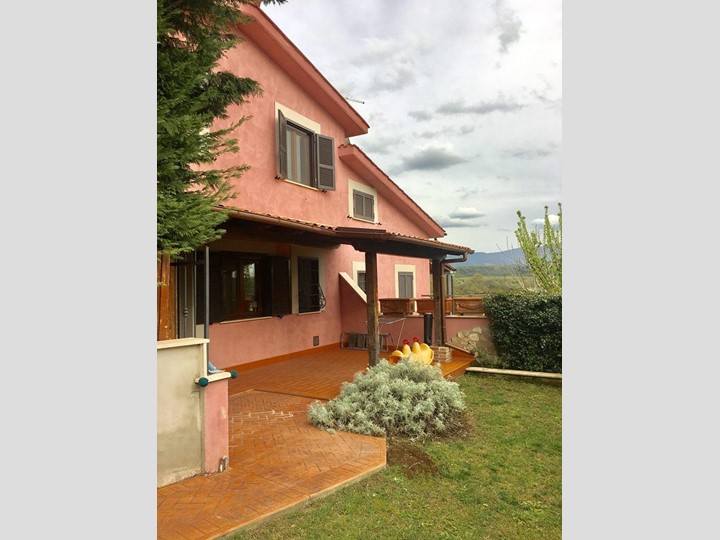 Villetta a schiera in Vendita a Fara in Sabina, 165'000&euro;, 75 m²