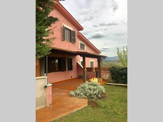 Villetta a schiera in Vendita a Fara in Sabina, 165'000&euro;, 75 m²