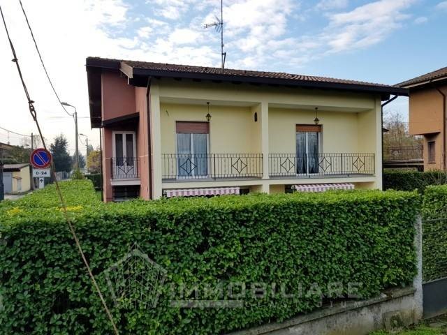 Villa in Vendita a Bressana Bottarone, 190'000&euro;, 300 m²