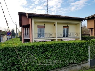 Villa in Vendita a Bressana Bottarone, 190'000&euro;, 300 m²