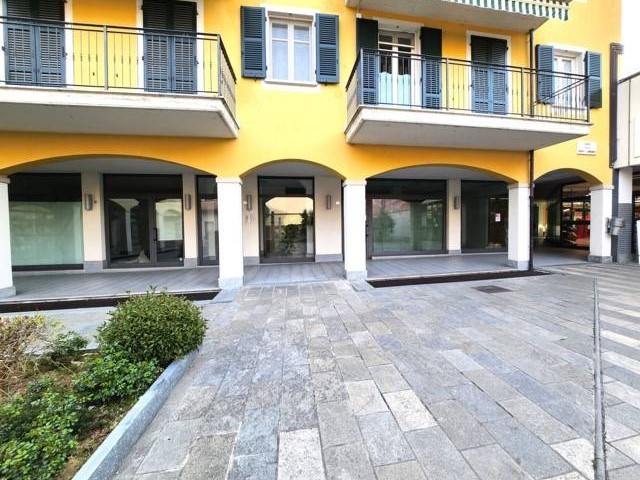 Immobile commerciale in Affitto a Casteggio, 1'350€, 186 m²