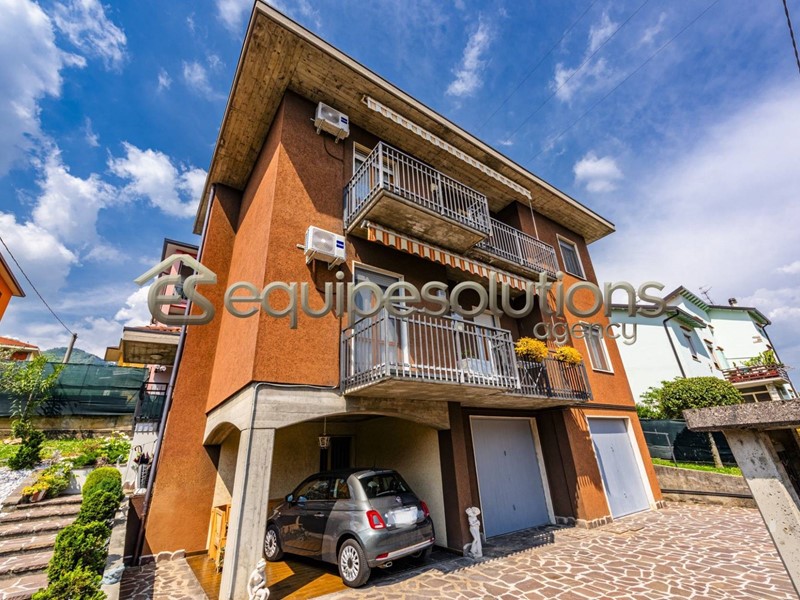 Casa Indipendente in Vendita a Alzano Lombardo, 375'000€, 200 m²