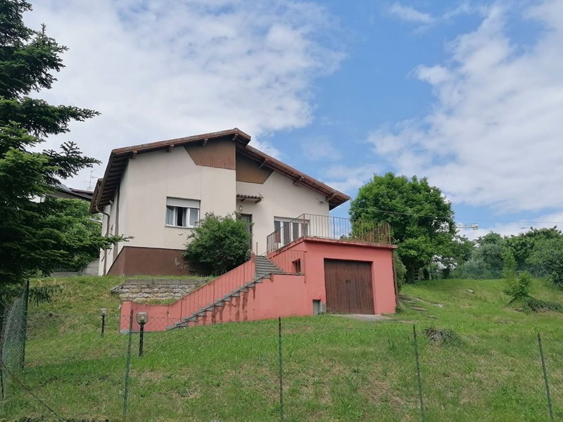 Villa in Vendita a Civate, 270'000€, 100 m²