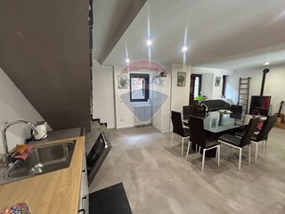 Casa Indipendente in Vendita a Orino, 185'000€, 266 m²