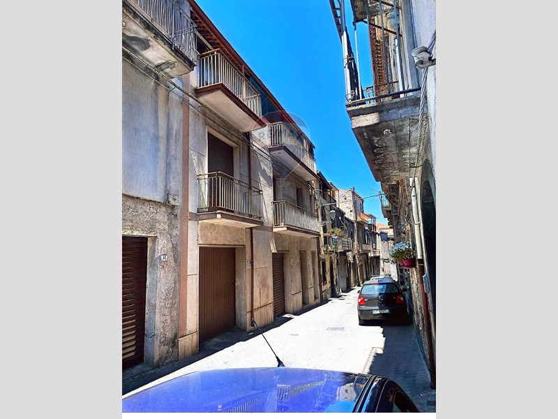 Casa Indipendente in Vendita a Randazzo, 145'000€, 300 m²