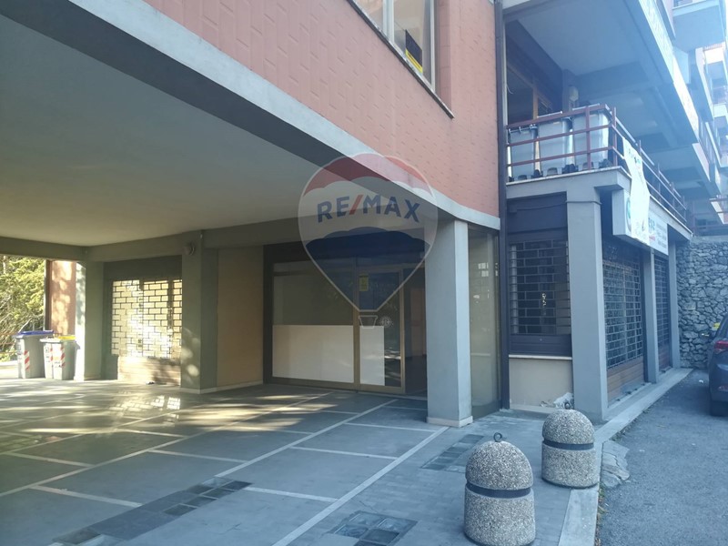 Immobile commerciale in Affitto a Perugia, 800€, 135 m²
