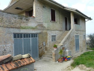 Rustico in Vendita a Torano Nuovo, 200'000€, 300 m², con Box