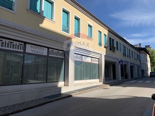 Negozio in Vendita a Belluno, 400'000€, 200 m²