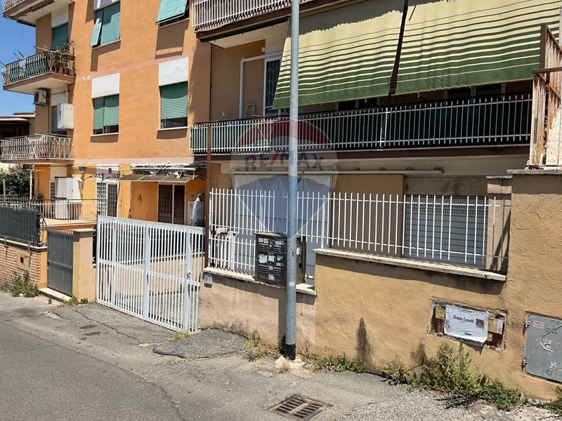Negozio in Affitto a Roma, 2'500&euro;, 218 m²