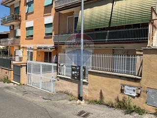 Negozio in Affitto a Roma, 2'500&euro;, 218 m²