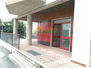 Immobile commerciale in Vendita a Campobasso, 180'000€, 165 m²
