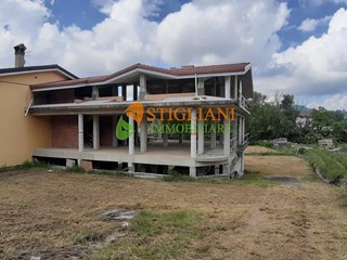 Casa Semi Indipendente in Vendita a Campobasso, 119'000€, 350 m²