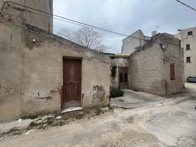 Casa Indipendente in Vendita a Castelvetrano, 12'000&euro;, 135 m²