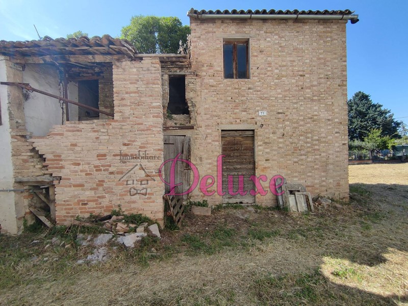 Casa Indipendente in Vendita a Macerata, 16'000&euro;, 70 m²