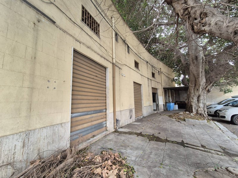 Capannone in Vendita a Palermo, 1'350'000€, 1549 m²
