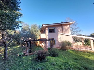 Villa in Vendita a Castelnuovo di Porto, 250'000€, 230 m²