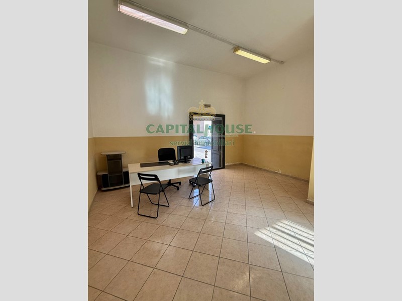 Immobile commerciale in Vendita a Marigliano, 95'000€, 95 m²
