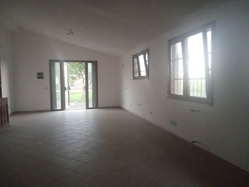 Attività commerciale in Vendita a San Giuliano Terme, 85'000€, 70 m²