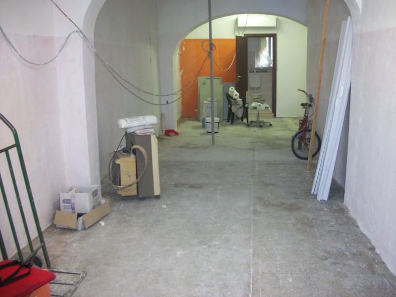 Attività commerciale in Affitto a Pisa, 600€, 65 m²