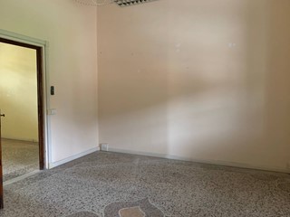 Ufficio in Affitto a Lucca, 1'100€, 100 m²