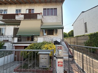 Quadrilocale in Vendita a Magnacavallo, 54'000&euro;, 113 m²