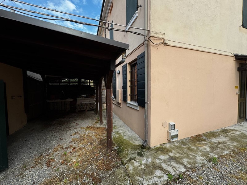 Casa Semi Indipendente in Vendita a Mirandola, 73'000€, 109 m²
