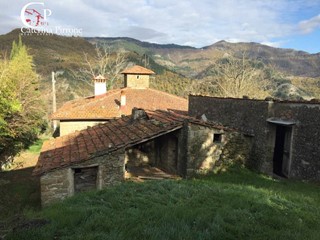Rustico in Vendita a San Godenzo, 360'000€, 470 m²
