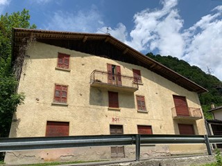 Rustico in Vendita a Moio de' Calvi, 79'000€, 380 m²