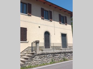 Casa Indipendente in Vendita a Pratovecchio Stia, 79'000€, 260 m²