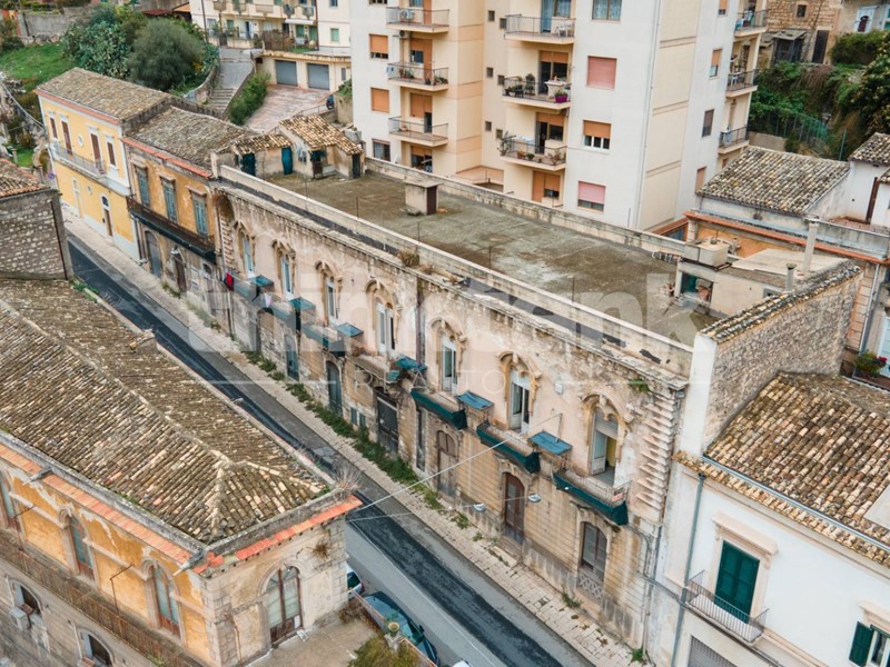 Appartamento in Vendita a Modica, 545'000€, 600 m², con Box