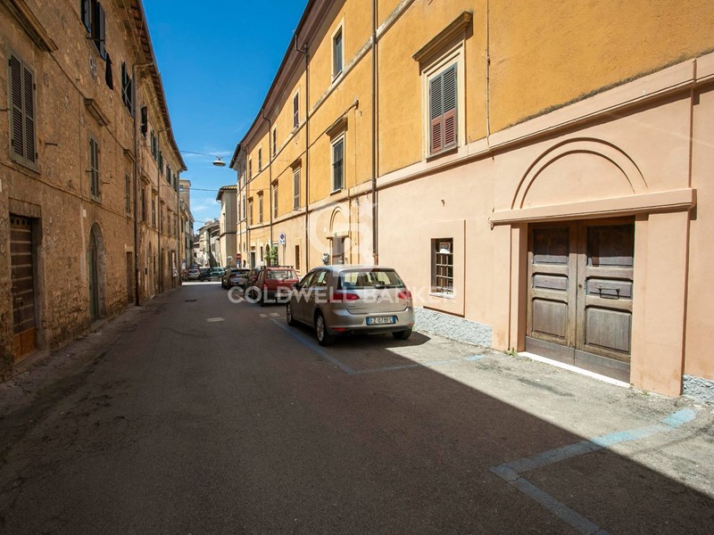 Magazzino in Vendita a Tarquinia, 130'000€, 105 m²