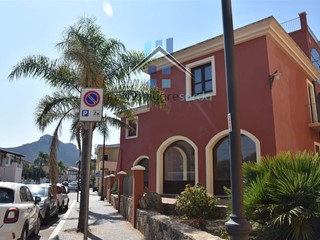 Immobile commerciale in Vendita a Golfo Aranci, 37 m²