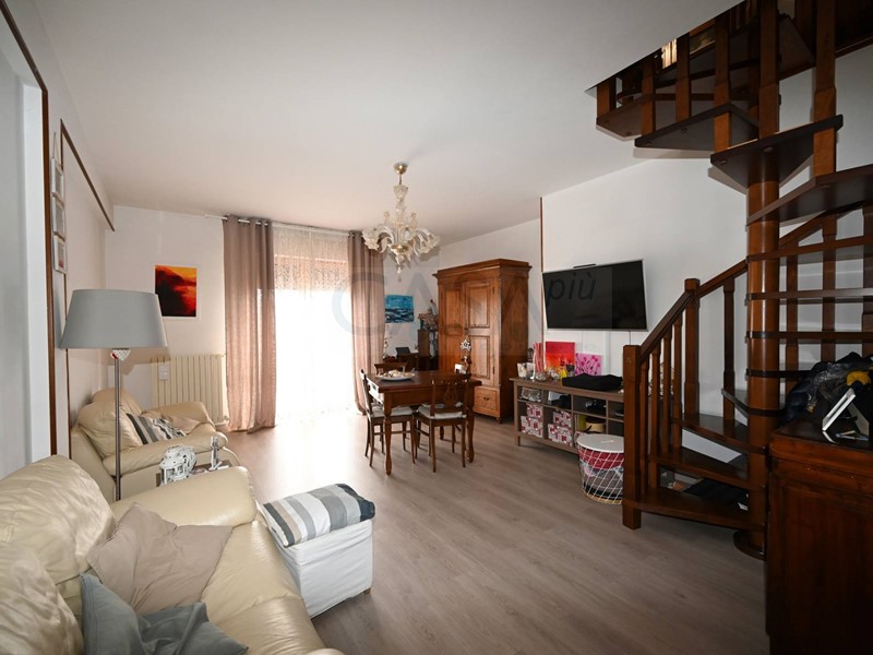 Appartamento in Vendita a Monsampolo del Tronto, 195'000€, 200 m²